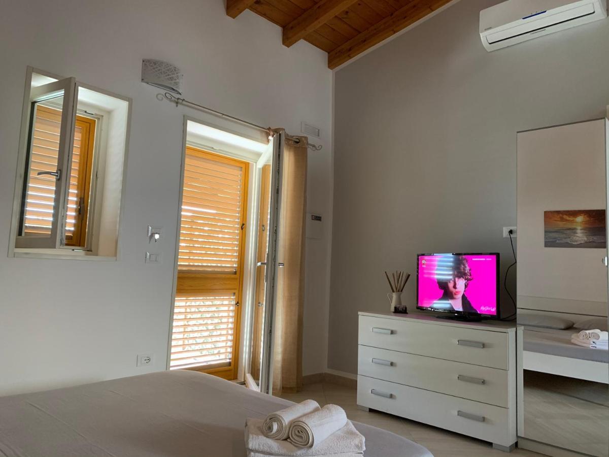 Masseria Capece Bed & Breakfast Uggiano La Chiesa Ngoại thất bức ảnh